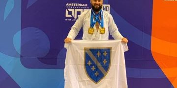 Hafiz i prvak Almir Kapić opet je osvojio zlato boreći se ispred zastave Bosne i Hercegovine.