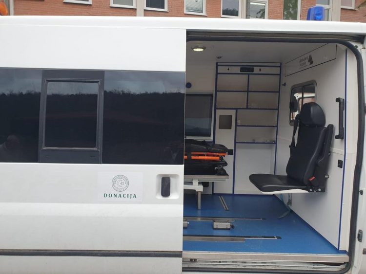Muftija Dudić uručio sanitetsko vozilo Domu zdravlja u Prijepolju