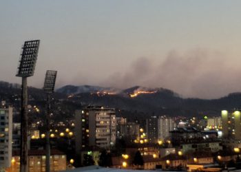 Gori šuma u blizini Tuzle