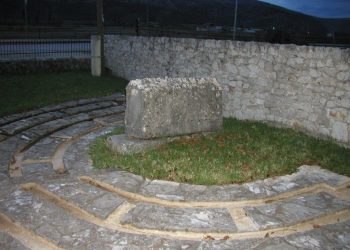 Grob Moshe Danona sa okolnim prostorom i havrom Stolac