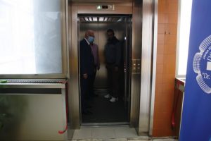 Tuzla: Dom zdravlja dobio lift za ležeće i teško pokretne pacijente