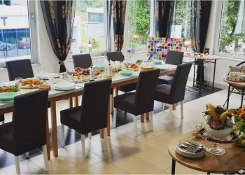 Slani specijaliteti u privatnosti domaćinske atmosfere