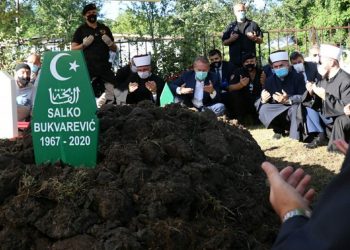 Tuzla: Klanjana dženaza Salki Bukvareviću