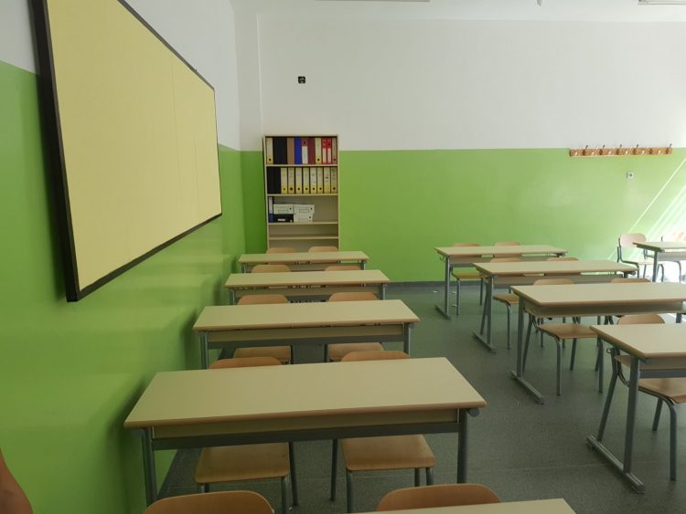 Udruženje Oaza Tuzla zajedno sa donatorima opremilo učionicu (video)