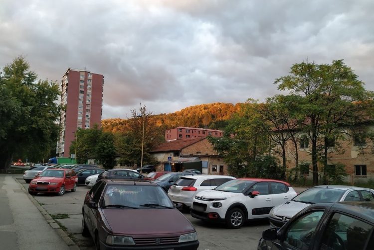 Vandalizam u Tuzli: Bacanje kamenja na porodičnu kuću