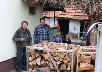Izvor dobročinstva: Uručen ogrjev za 110 porodica u 14 gradova