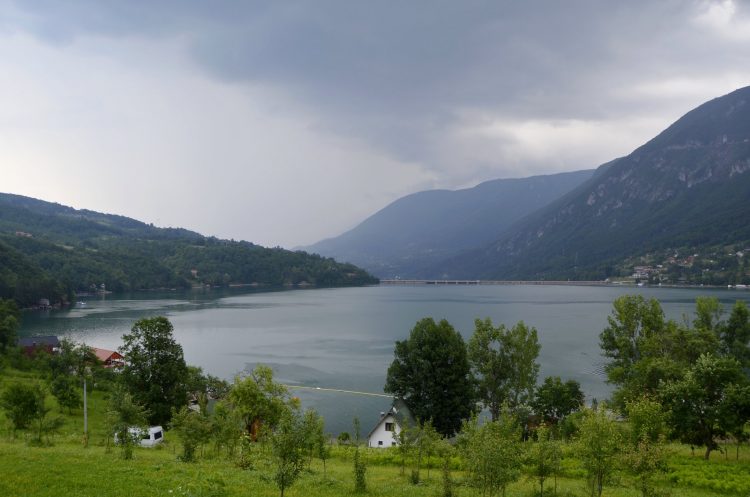 Autor ovog teksta se više ne kupa u jezeru Perućac