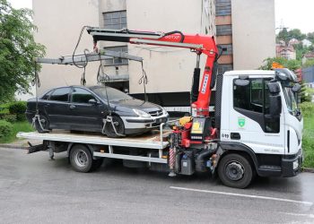 Kanton Sarajevo: Počelo uklanjanje napuštenih vozila sa javnih površina