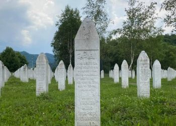 Ovca i pčela i daidža Mujo su iz dženneta malo na ovaj svijet svratili