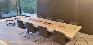 Suvenirnica Mević: Kad drvo pozlati…