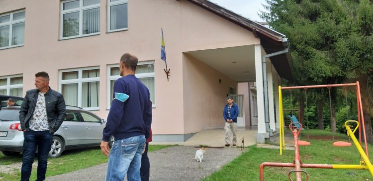 Liplje: Dio roditelja izveo djecu iz škole zbog kršenja dogovora oko izučavanja bosanskog