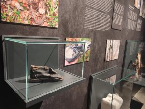 Memorijalni centar Srebrenica je danas u 12 sati otvorio izložbu pod nazivom "Koracima onih koji (ni)su prešli".