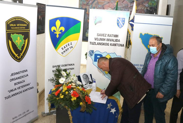 U Tuzli i Srebrenici održane komemoracije Zulfi Salihoviću, a nakon toga i dženaza