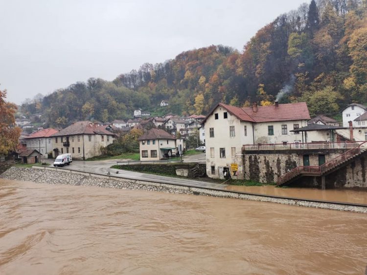 Nivo rijeke Bosne na području Maglaja blago opada
