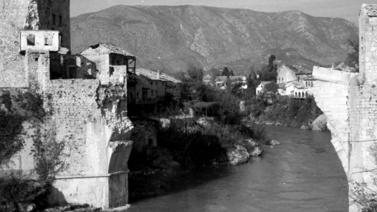 Prije 28 godina: Sa brda “Stotina” HVO srušilo stari most