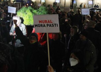 Protesti u Beogradu zbog murala: Nikada nećemo zaboraviti genocid u Srebrenici