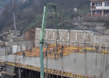 Izlivena i treća ploča novog bloka zvorničke bolnice (FOTO)