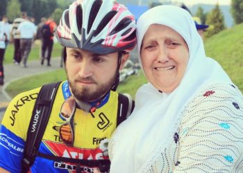 Na ahiret preselila Begija Gabeljić, srebrenička majka sa fotografije iz Potočara