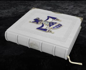  Željko Komšić poklonio je Papi Franji ekskluzivno izdanje knjige BOSANSKO KRALJEVSTVO