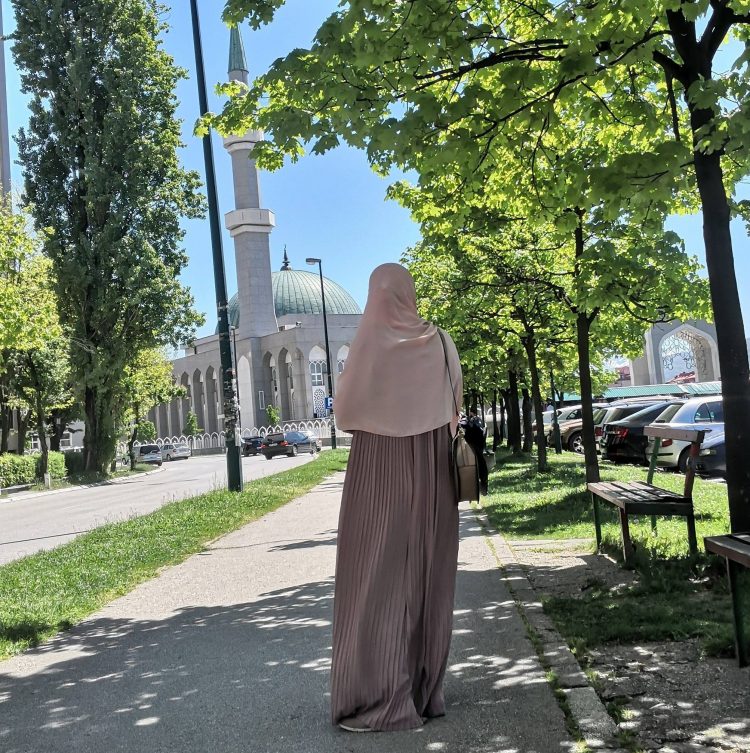 Petkom je dolazila da uči hifz iz Tuzle u Sarajevo, a nedjeljom se vraćala