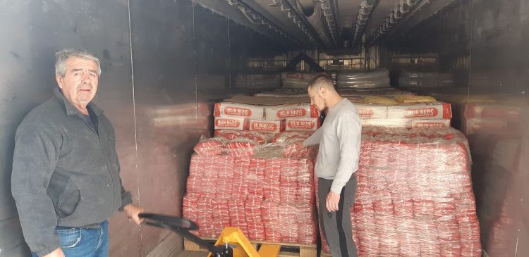 Veliko hvala organizaciji Pomozi.ba iz Sarajeva na donaciji šlepera hrane, mesa i brašna