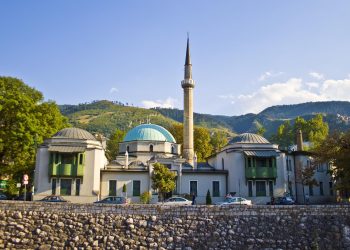 Melank: Zašto moramo slušati ezan? To je bezobzirno ispiranje mozga!