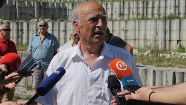 Protest na Partizanskom groblju u Mostaru: Da li su sljedeće bijele trake i čaršafi?