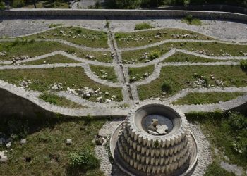 Vlada FBiH osudila skrnavljenje Partizanskog groblja u Mostaru