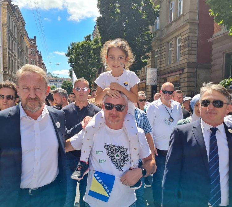 Štutgart: Izetbegović i Komšić učestvuju u Maršu mira (foto)