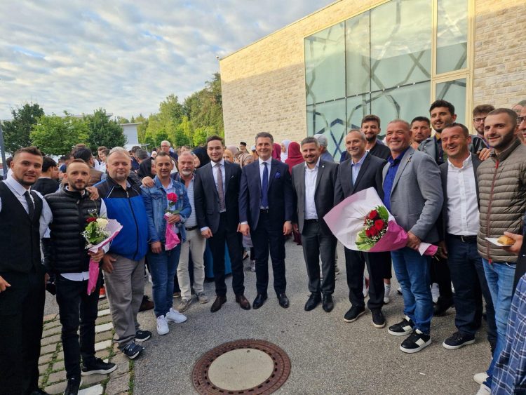 Svečana bajramska atmosfera u njemačkom gradu Penzbergu (foto)