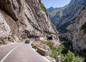 Nakon otvaranja autoputa, kroz kanjon Morače prolaze tek rijetki