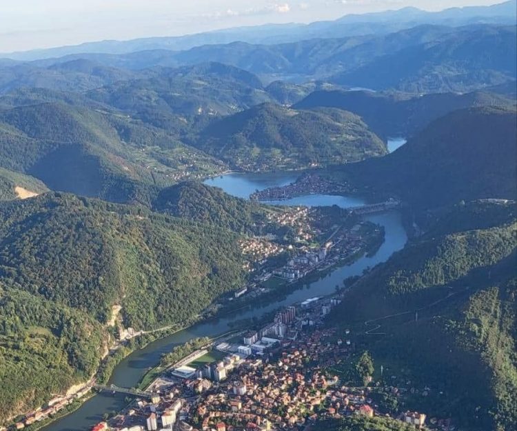 Na graničnim prelazima Zvornik i Karakaj uhapšen dva lica po potjernicama sudova u Zvorniku i Istočnom Sarajevu