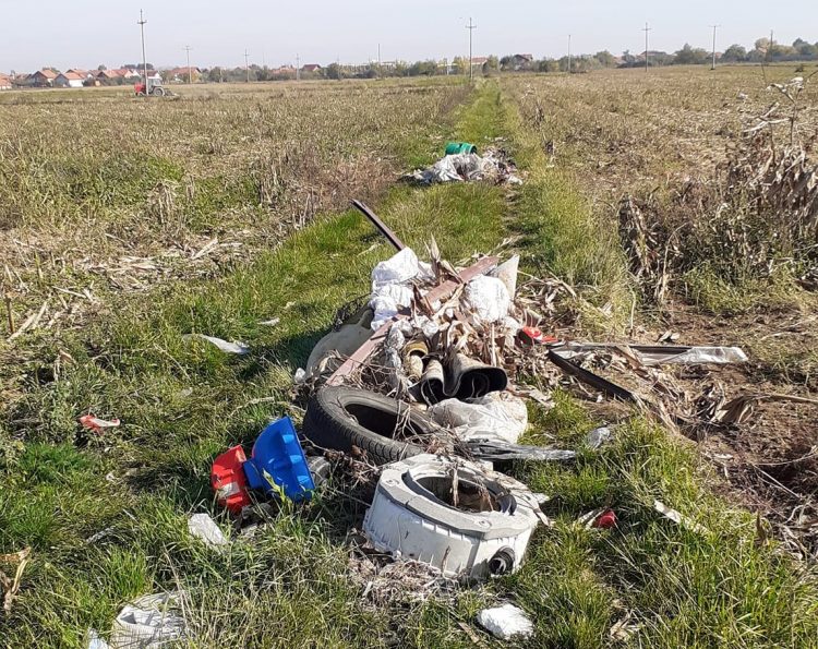 Neodgovorni građani stvaraju deponije u Semberiji (foto)