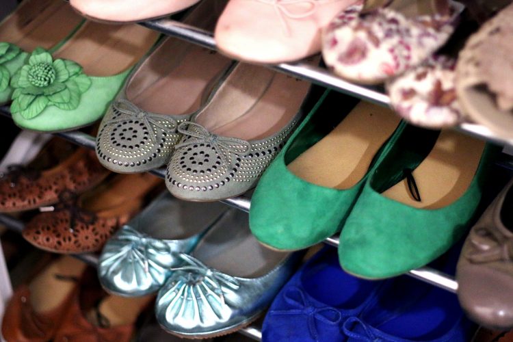 Obaveza je muslimankama da pokriju svoja stopala haljinom ili obućom