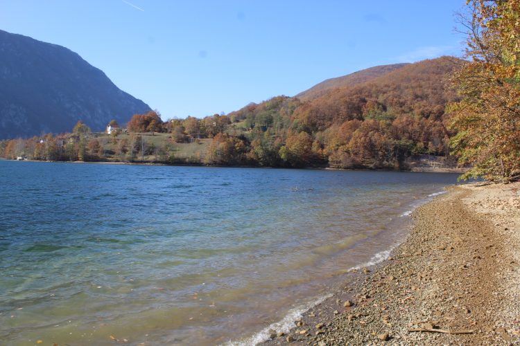 Mihajlovići na mjestu gdje počinje Prohića zaliv