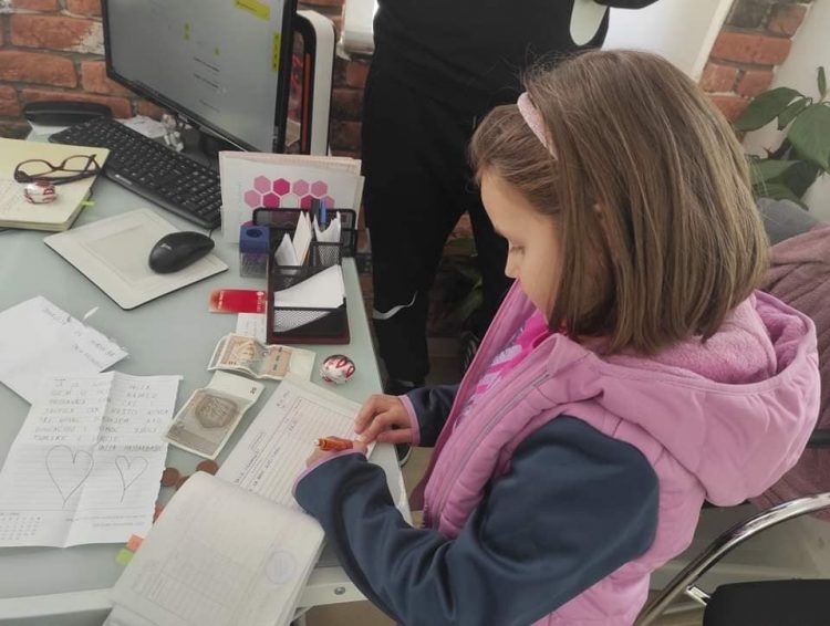 Djevojčica Dalia Hajdarbašić prikupila pomoć za djecu Sirije i Turske