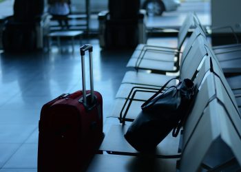 Uprkos obećanjima, osoblje aerodroma u Nišu i Kraljevu ponižava putnice sa hidžabom