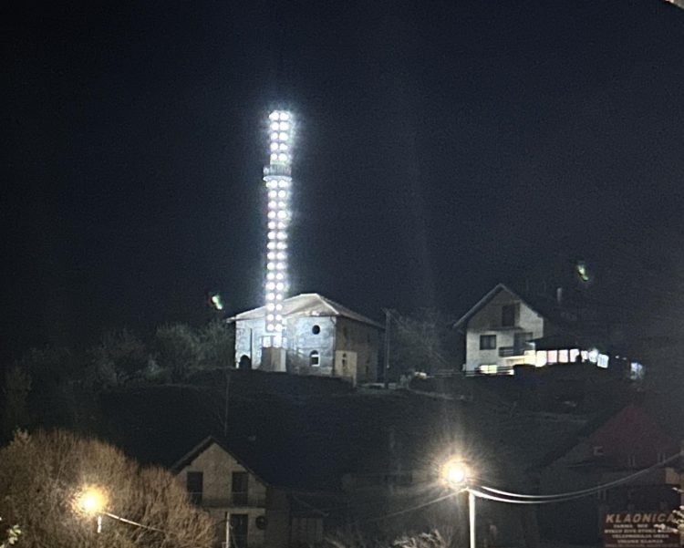 Srebrenica: Zasijala munara obnovljene džamije na Vidikovcu